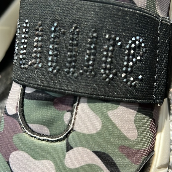 NEW WITHOUT TAGS! JUICY COUTURE CAMO RUNNERS 👟 - Picture 3 of 7